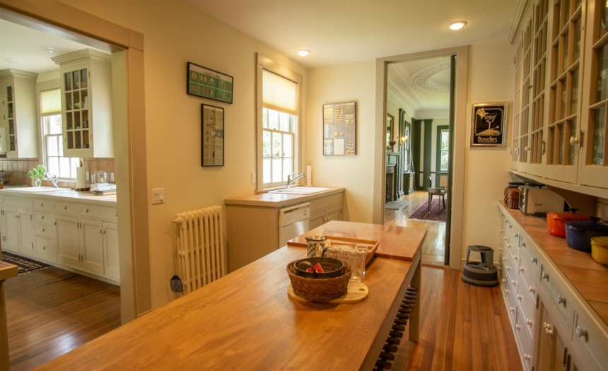 Residential For Sale – – 6 Bedrooms – 5 Bathrooms – Price $3,200,000