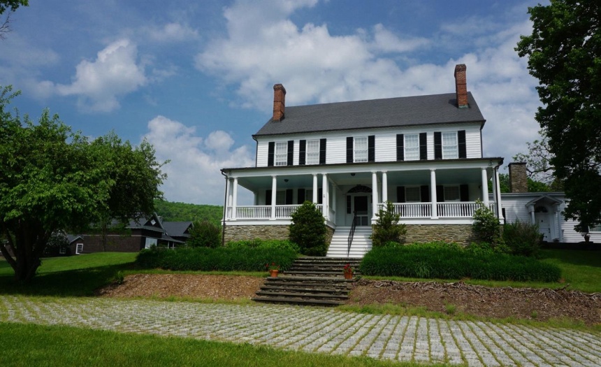 Residential For Sale – – 6 Bedrooms – 5 Bathrooms – Price $3,200,000